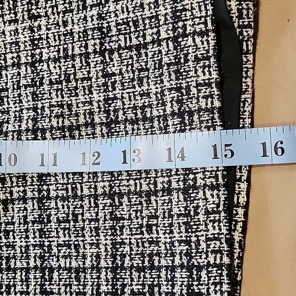 The Limited Size 4 Black White Tweed Mini Skirt, Lined, Gently Used Condition. - Picture 6 of 11